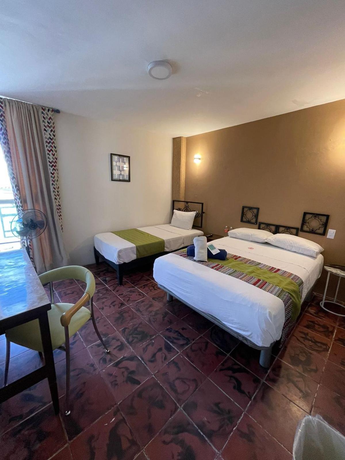 Hotel Flamingos Гуадалахара Екстериор снимка
