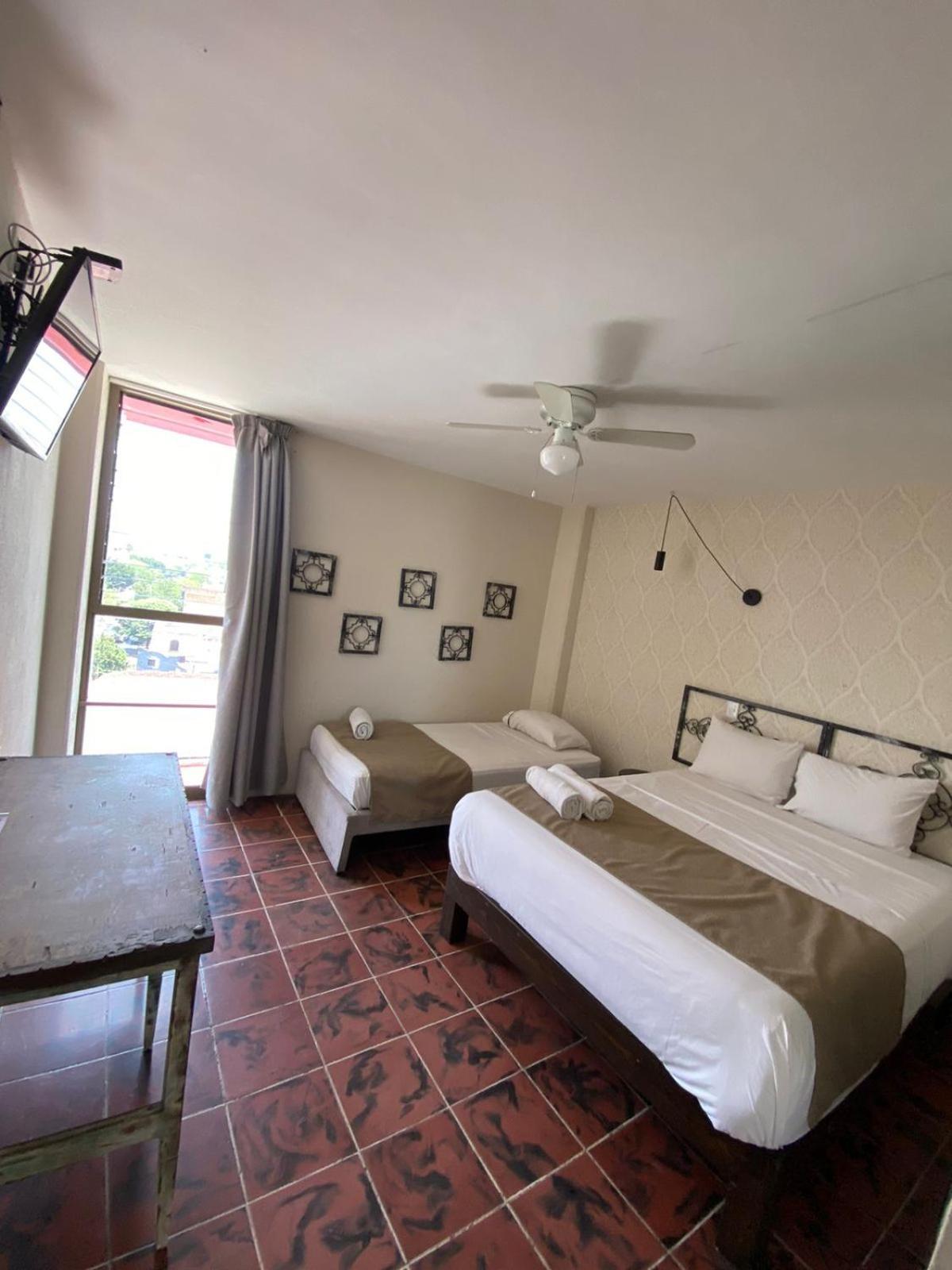 Hotel Flamingos Гуадалахара Екстериор снимка